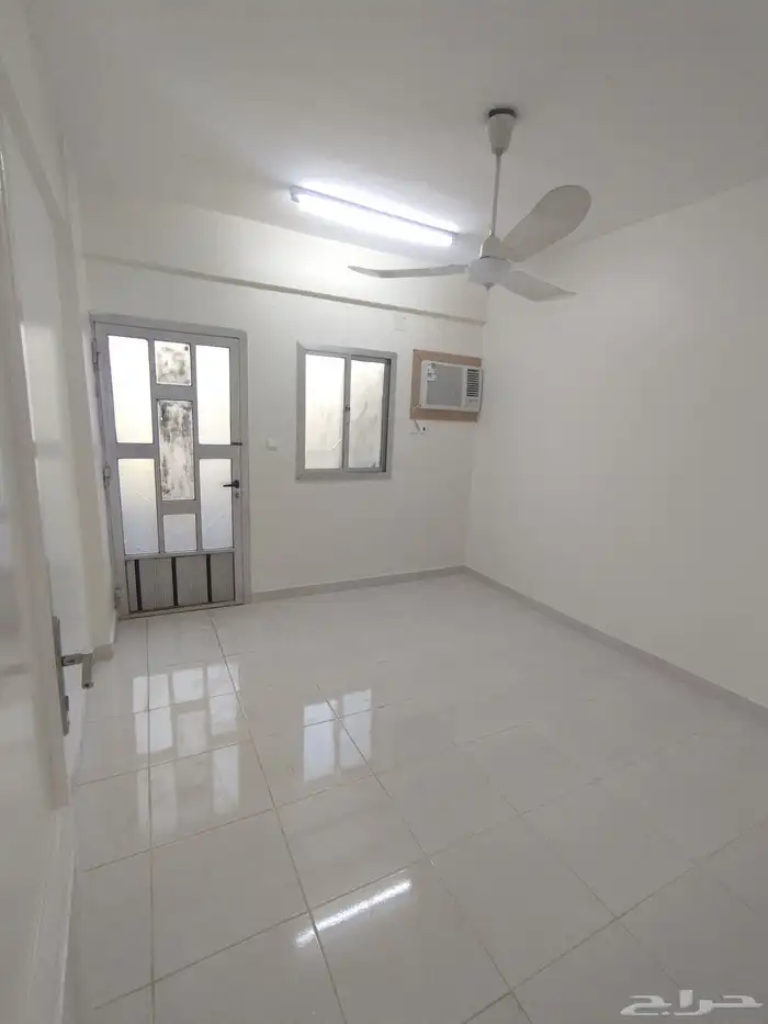 شقة 3 غرف سكنيه في عمارة عوائل نظيفه 4