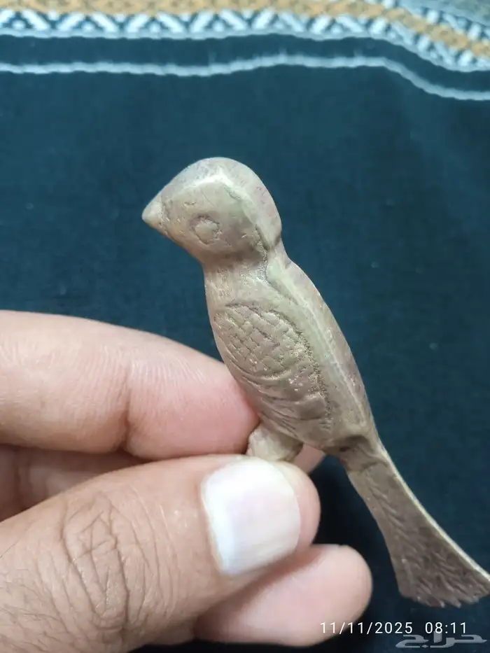 تمثال عصفور معدني قديم جدا جدا لون المعدن اصفر ذهبي 3