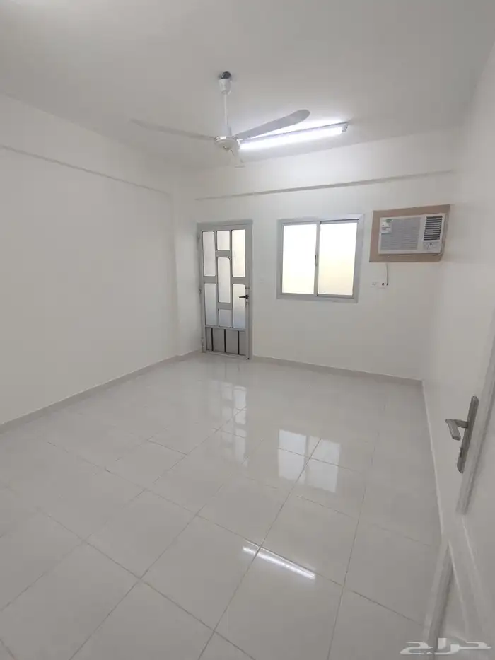 شقة 3 غرف سكنيه في عمارة عوائل نظيفه 0