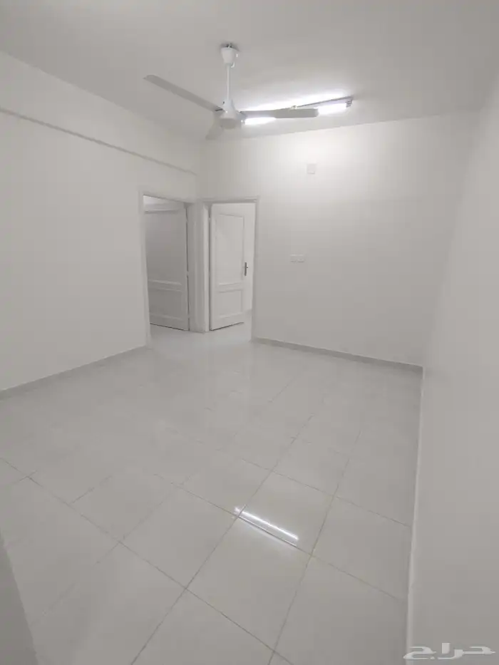 شقة 3 غرف سكنيه في عمارة عوائل نظيفه 1