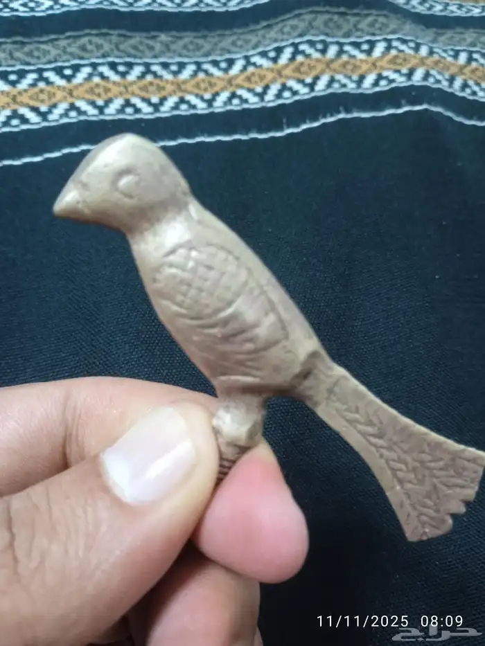 تمثال عصفور معدني قديم جدا جدا لون المعدن اصفر ذهبي 1