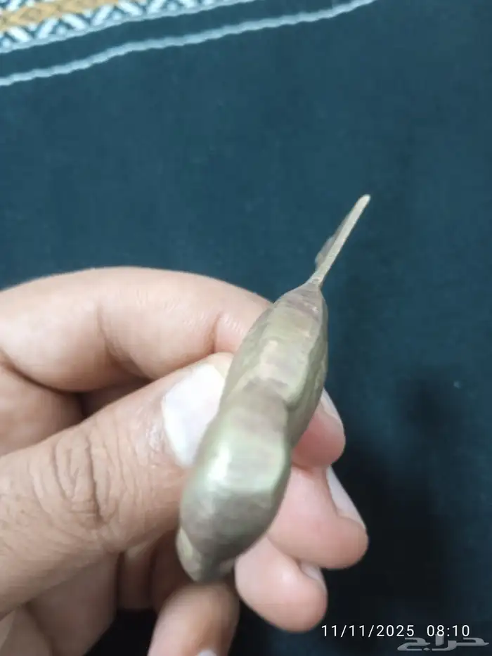 تمثال عصفور معدني قديم جدا جدا لون المعدن اصفر ذهبي 2