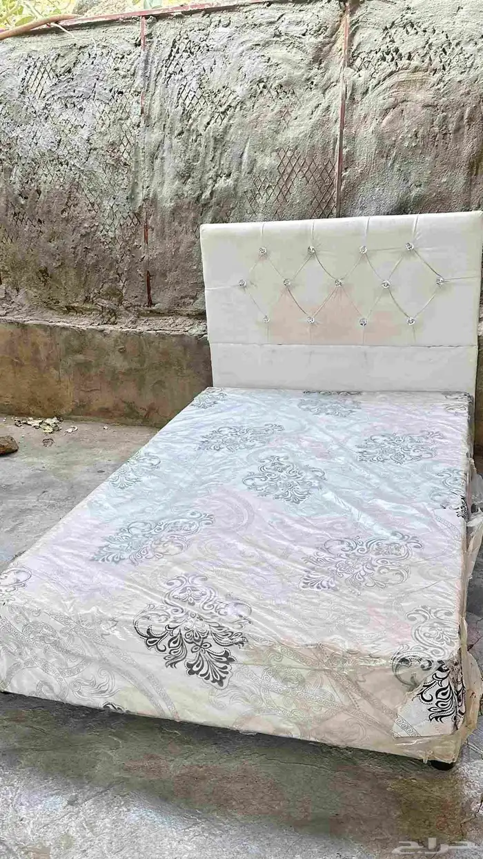 سرير للبيع في العيدابي الي يبيه يتواصل مع 1