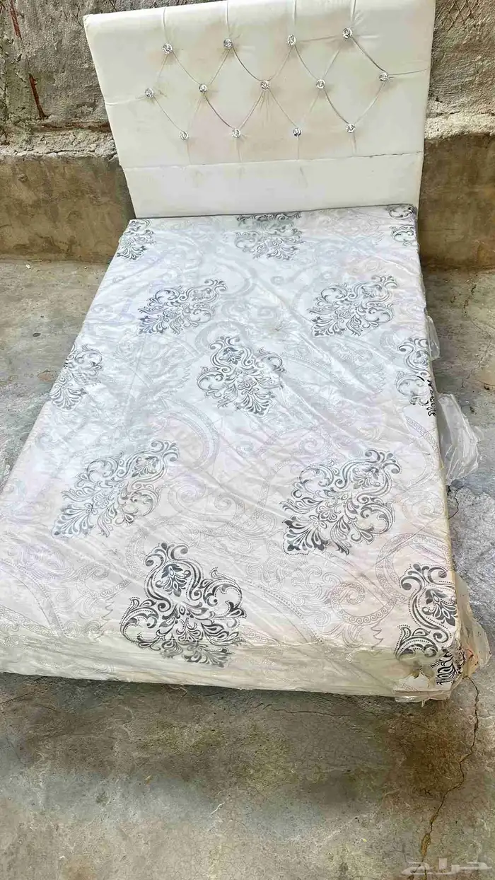 سرير للبيع في العيدابي الي يبيه يتواصل مع 0