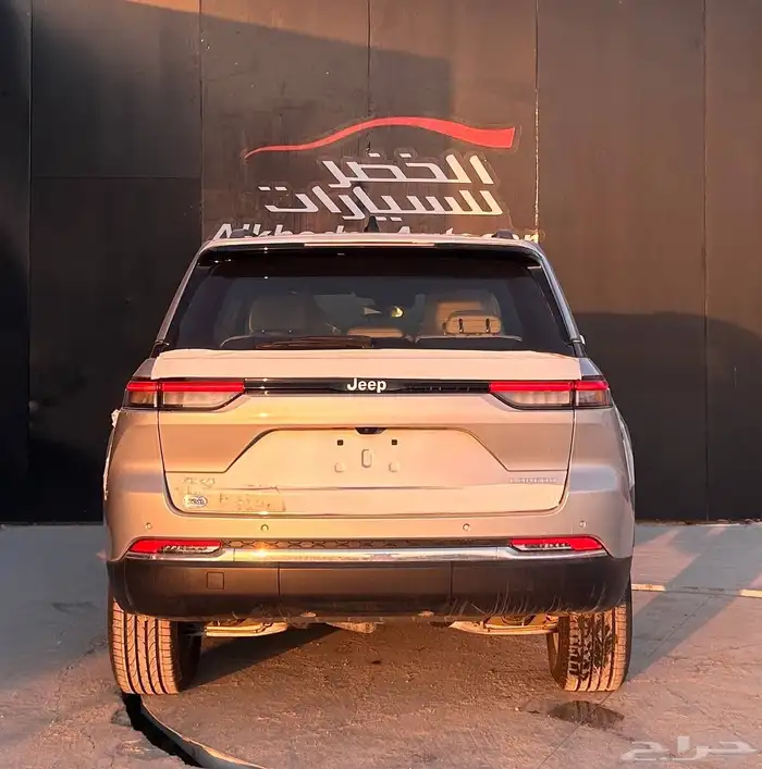 جيب جراند شيروكي لاريدو 2025 لدى شركة عبدالمجيد الخضر 5