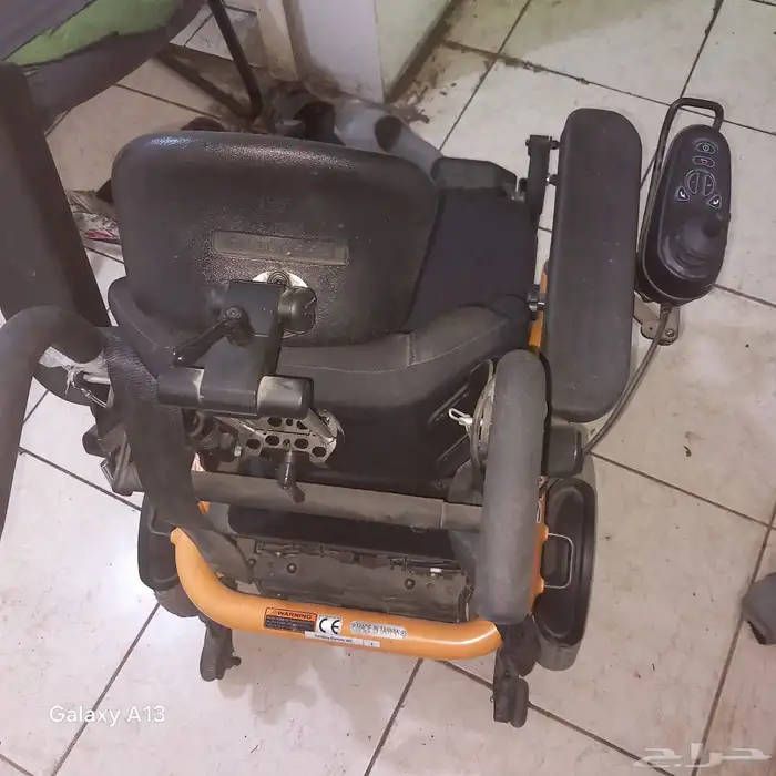كرسي معاقين كهربائي بحالة شبة جديدة للبيع 1