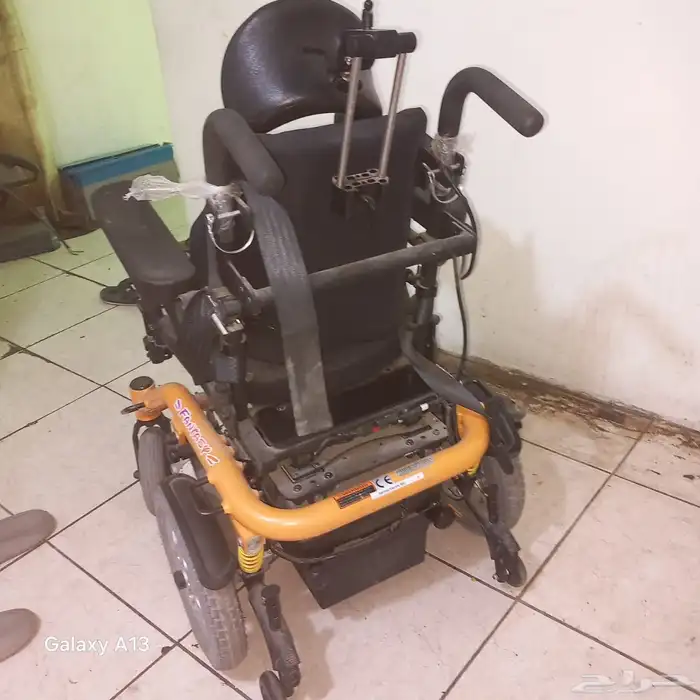 كرسي معاقين كهربائي بحالة شبة جديدة للبيع 2
