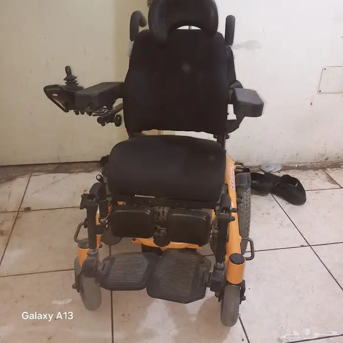 كرسي معاقين كهربائي بحالة شبة جديدة للبيع 3