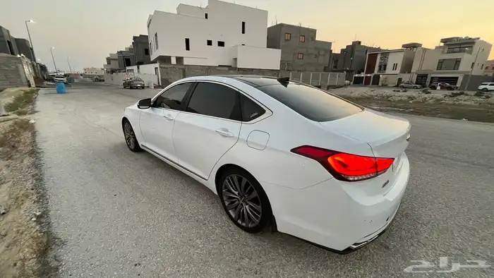 جينيسيس رويال V8 1