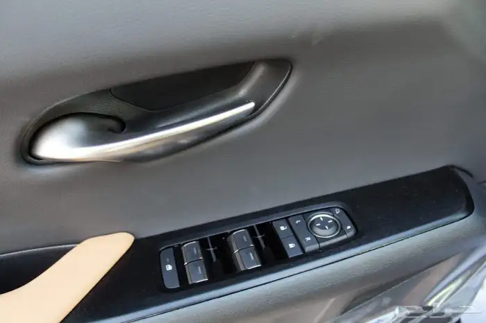 لكزس - UX300 Ch هايبرد - 2025 - فل كامل - خليجي 13