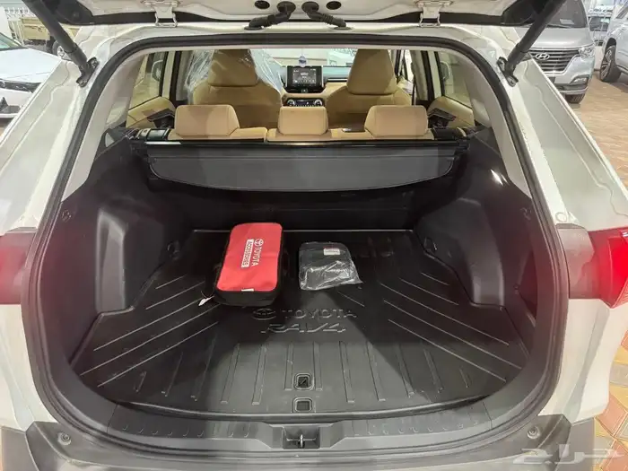 راف 2024 بنزين فل كامل سعودي مكينه 2.0 بحالة الوكالة 8