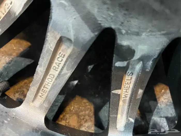 جنوط ميثود خمسه مسمار اصلي مع كفرات نص حجري مقاس 17 9