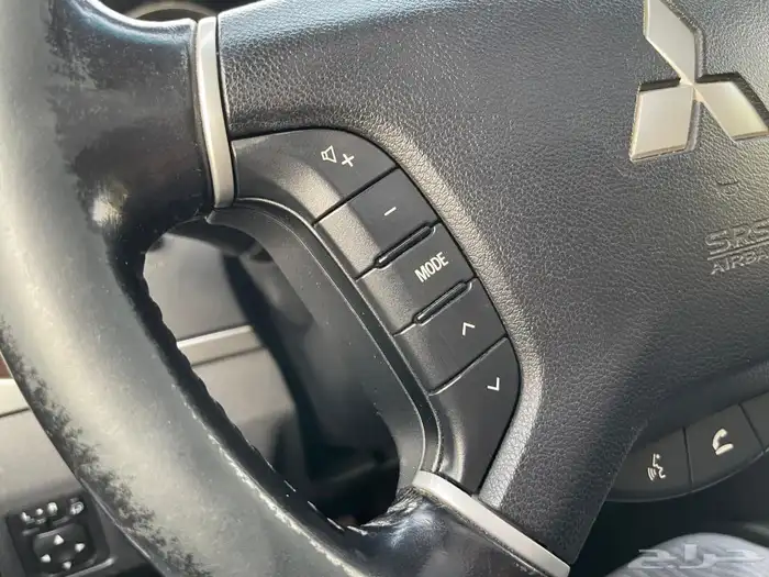 متسوبيشي باجيرو 2018 فل سعودي 19