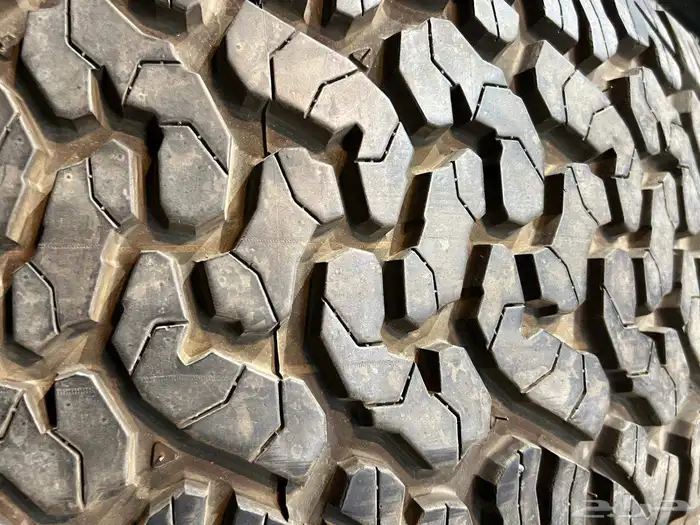 جنوط ميثود خمسه مسمار اصلي مع كفرات نص حجري مقاس 17 14