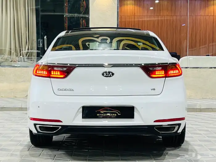 كيا كادينزا 2017 V6 فل (بحالة ممتازة) 3