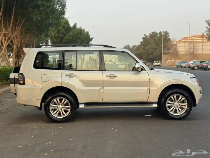 للبيع ميتسوبيشي باجيرو 2017 وكاااله 12