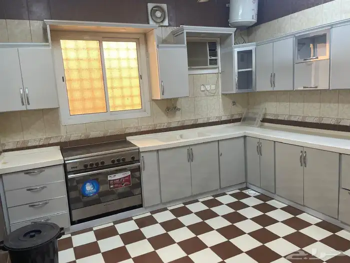 شقة مفروشة للايجار العزيزية دور ارضي مدخل خاص 3