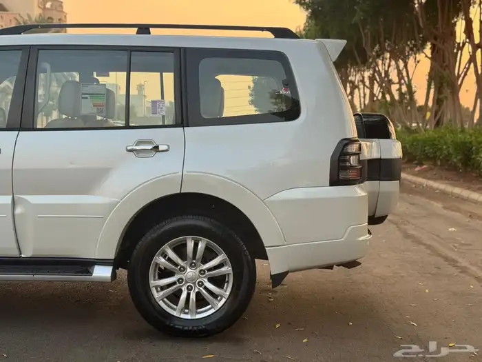 للبيع ميتسوبيشي باجيرو 2017 وكاااله 4