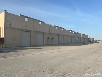 مجمع مستودعات مؤجر بالكامل للبيع بحي النهضة الدمام index