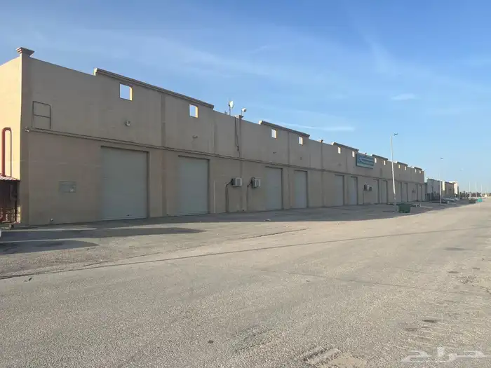 مجمع مستودعات مؤجر بالكامل للبيع بحي النهضة الدمام 0