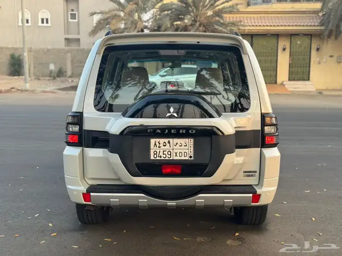 للبيع ميتسوبيشي باجيرو 2017 وكاااله 21