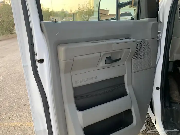 فان فورد 2013 لذوي الاحتياجات مخزن 6