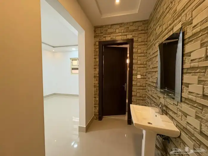 للإيجار شقة من فلة الرياض حي الدرعية 50.000 8