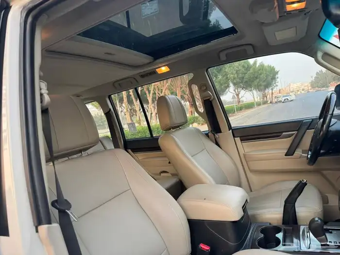 للبيع ميتسوبيشي باجيرو 2017 وكاااله 48