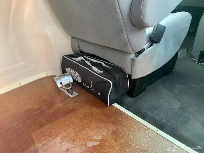 فان فورد 2013 لذوي الاحتياجات مخزن 10