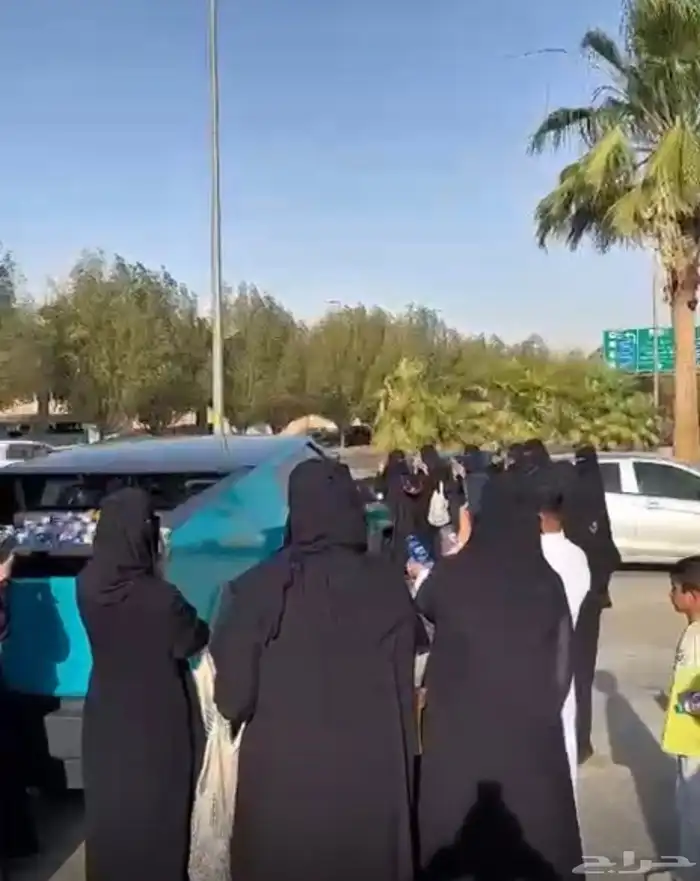 تسلا سايبرترك للتأجير الاعلاني 3