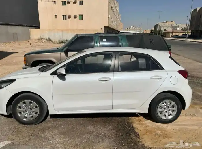 للبيع سيارتين جمس وكيا ريو 0