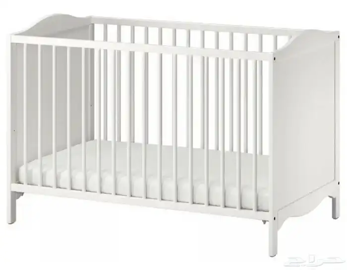 سرير اطفال من ايكيا مع مرتبة للبيع المستعجل 0