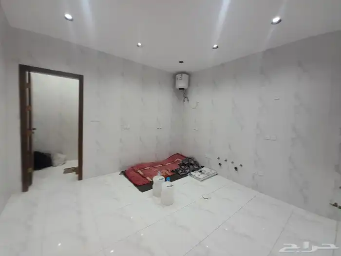 للبيع شقه دور ارضي بمدخل سيارة بسعر 550الف ف مخطط 6 8