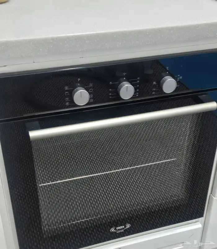 فرن كهربائي 60 في 60 الاستخدام داخل الدولاب مستخدم سنه 0