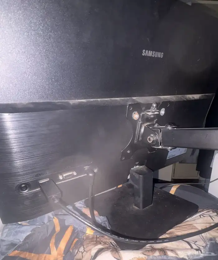 شاشة سامسونج مع سماعة سوني للبيع 2