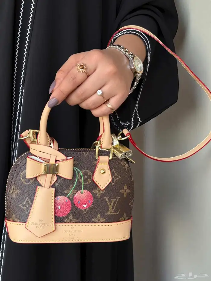 شنط ماركة لويس فيتون مستر كوالتي مع الملحقات 9