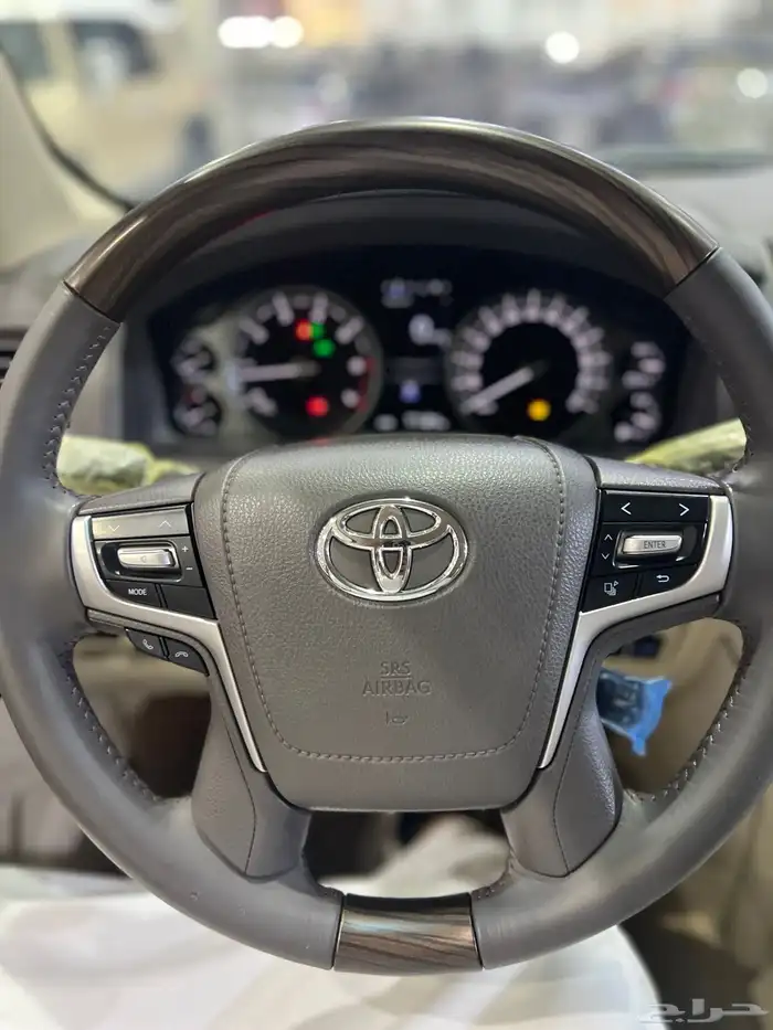 تويوتا لاندكروزر 2019 تورنج فل كامل سعودي ماشي 77 الف 9