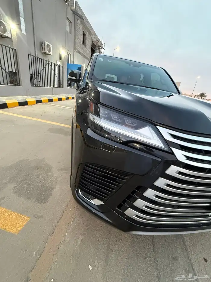 للبيع لكزس 2022 بي بي اسود سعودي 33