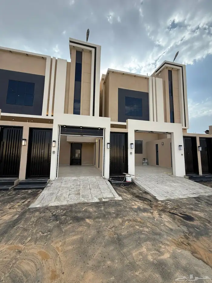 للبيع روف بملحق علوي بحوش حي الراقي خميس مشيط 780الف 2