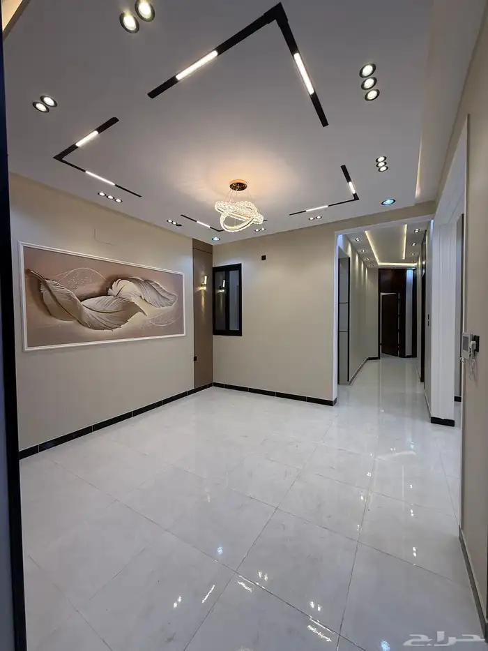 للبيع شقه دور ارضى بحوش بموقع مكتمل الخدمات بحى الموسى 10