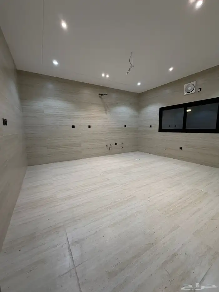 فيلا للبيع حي البشائر مساحة 450م 8غرف 2مجلس- مقلط 10