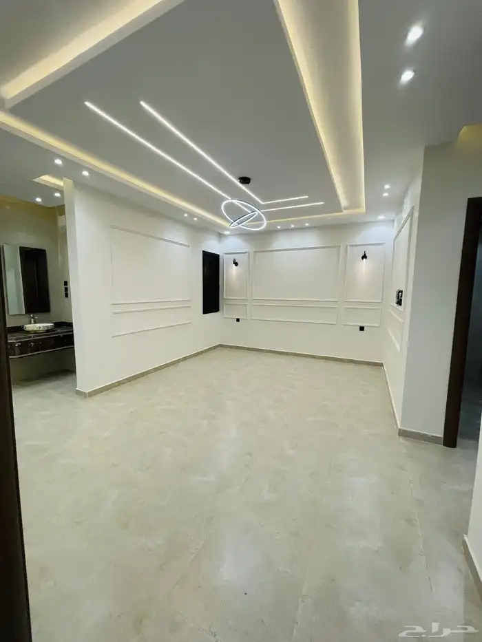 للبيع شقق علوي مع سطح خاص بحي الضيافة غرب الخميس 15