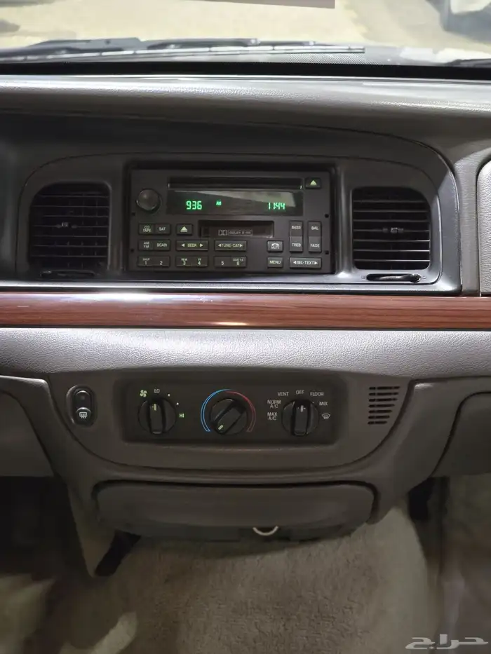 فورد فكتوريا موديل 2011 بحالة ممتازة 13