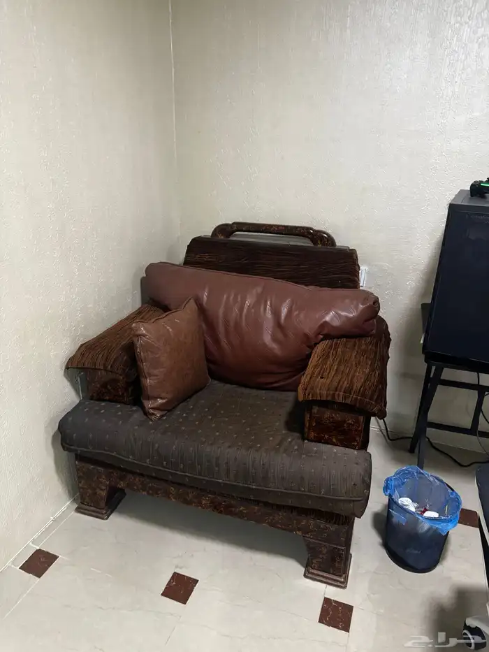 كنب 3 قطع مع طاولة بدون مقابل 0