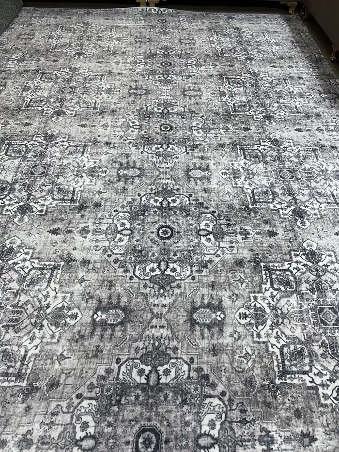 لدي  كنب6 4 فرشه 5 4 طاوله وسط مع 4طاولات خدمه للبييع 3