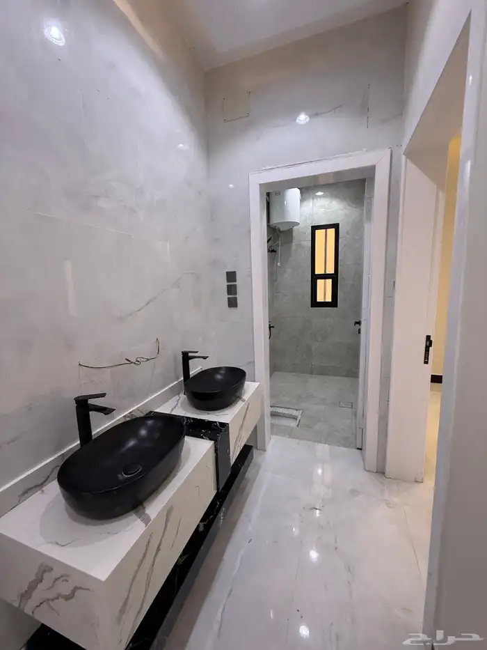 للبيع روف بملحق علوي بحوش حي الراقي خميس مشيط 780الف 7