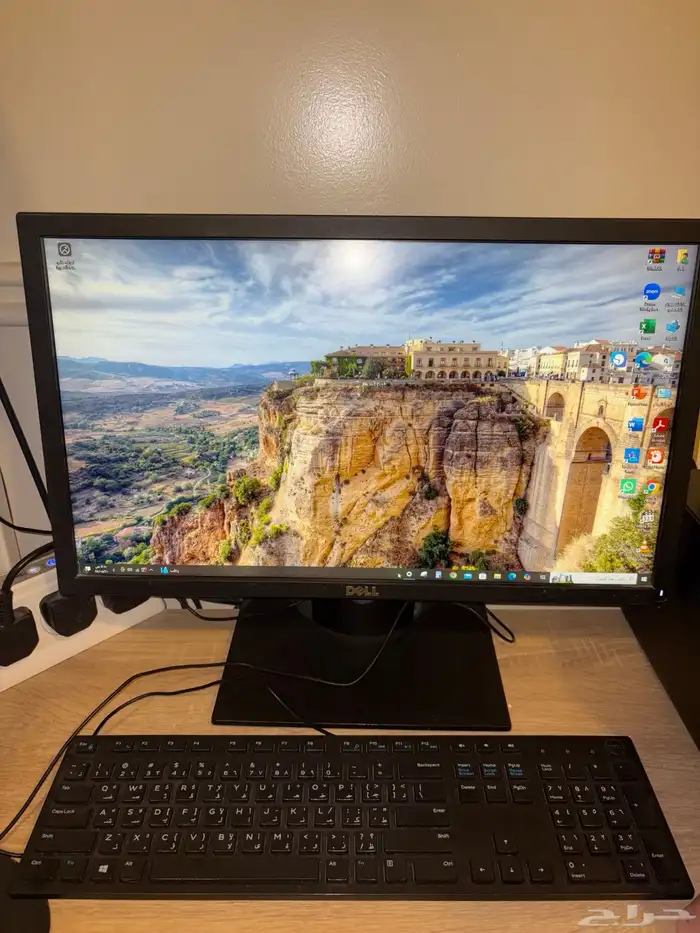 للبيع جهاز كمبيوتر مكتبي DELL مع جميع الملحقات ونظيف جدا 0