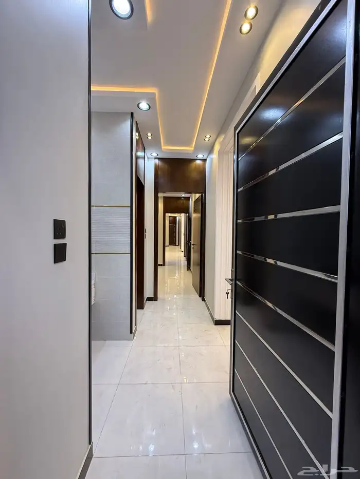 للبيع شقه دور ارضى بحوش بموقع مكتمل الخدمات بحى الموسى 5