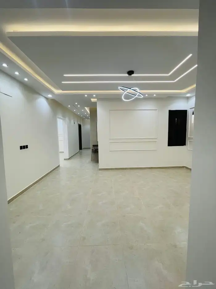 للبيع شقق علوي مع سطح خاص بحي الضيافة غرب الخميس 13