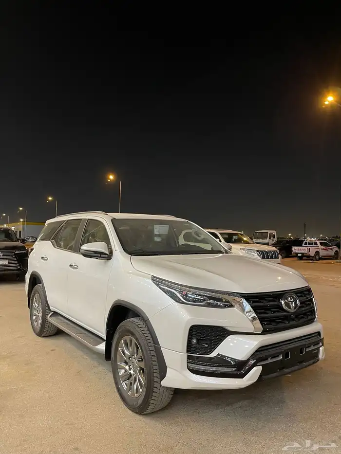 تويوتا فورتشنر VX3 بنزين 2025 1